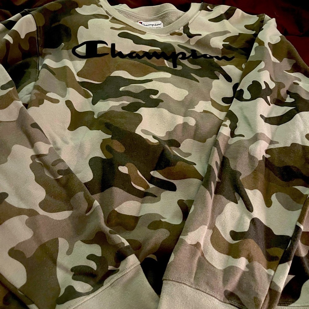 Champion camo crew neck size medium